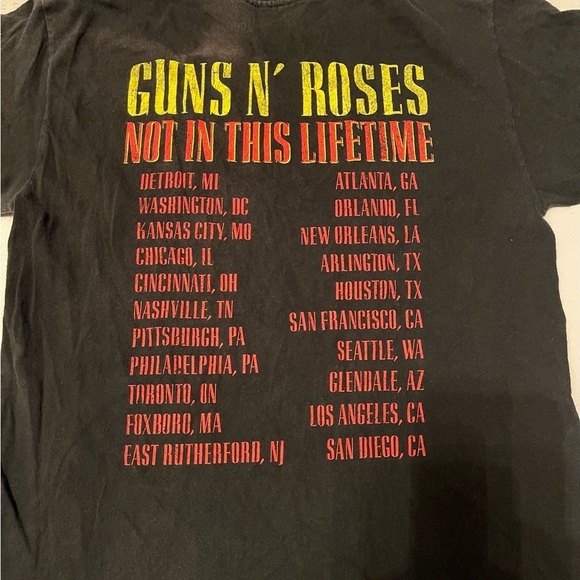 Guns N’ Roses Rock band skull  T-shirt. Size medium “not in this lifetime” 2016 - Picture 4 of 5